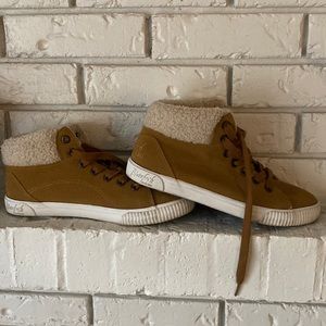 Blowfish Malibu brown suede winter boots. Women’s size 8.5.